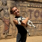 spotkanie z kozą podczas zwiedzania latarni morskiej Faro Cavlleria